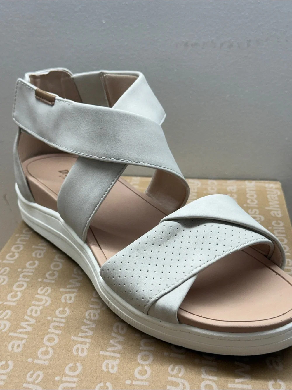 Dr. Scholl's Time of Run Women's Light Beige Strappy Sandals Size 10M NWT